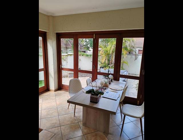 3 BEDROOM TOWNHOUSE FOR SALE IN MIDSTREAM ESTATE